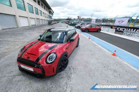 Circuit Drive: 2023 Mini Cooper S 3-Door image
