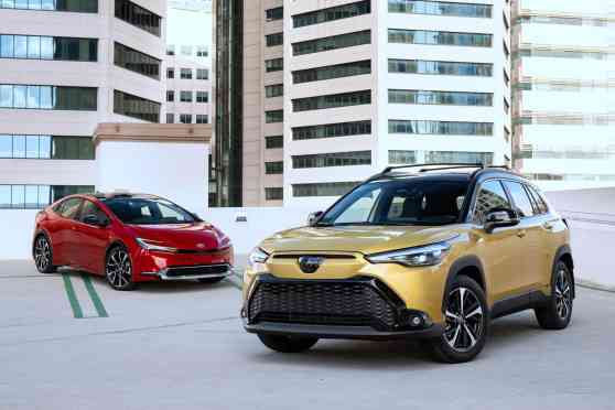 Toyota to release 10 electrified vehicles by 2026 image