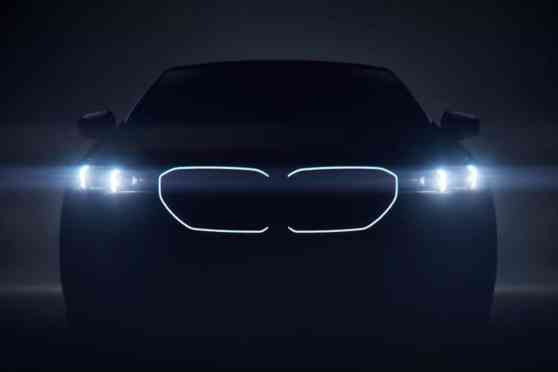 BMW illuminates kidney grille of upcoming i5 EV sedan image