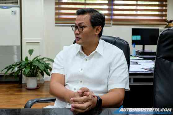 Assistant Secretary Jay Art Tugade steps down as LTO Chief image