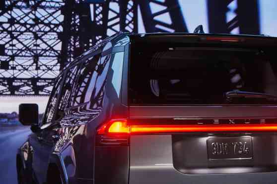 2024 Lexus GX shows off boxy design image