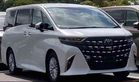 LOOK: 2024 Toyota Alphard caught in the wild...again image