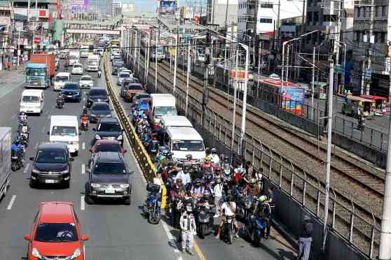 Enforcers see 75% drop in EDSA busway violations after crackdown image