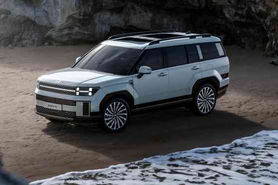 Radical-looking 2024 Santa Fe shows Hyundai is not afraid of changes image