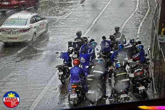 MMDA wants Angkas, Toktok, etc. to penalize riders who violate traffic laws image