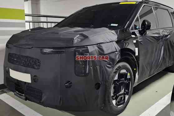 SPIED: 2024 Kia Carnival refresh to get EV9-inspired face? image