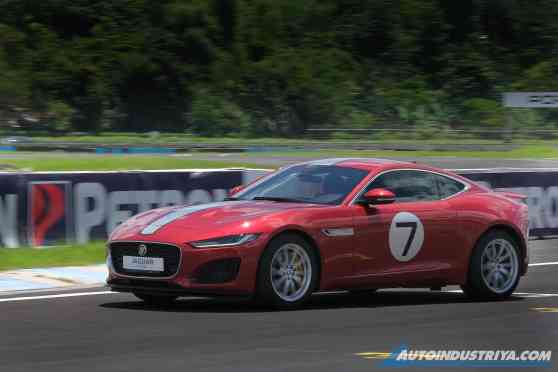 Unleashed: Jaguar PH takes to the circuit with I-PACE, F-TYPE and XF image