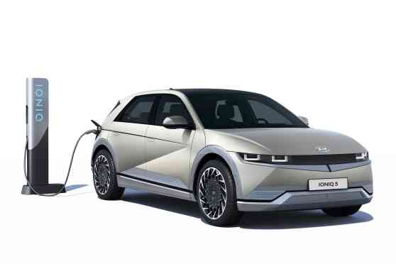 Hyundai will produce its own fast charger called Blue Plug image