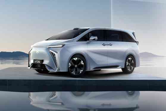 2024 GAC Hycan V09 is an all-electric Alphard fighter image