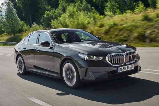 BMW unveils more powerful 5 Series 550e PHEV image