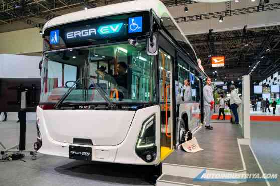 Isuzu Erga EV concept is a flat-floor bus with 960 Nm of torque image