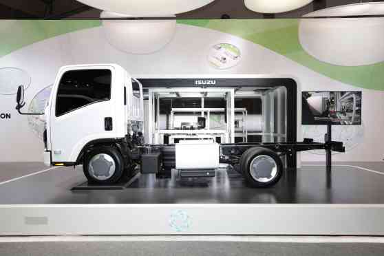 This concept by Isuzu can swap-out EV batteries in only 2 minutes image
