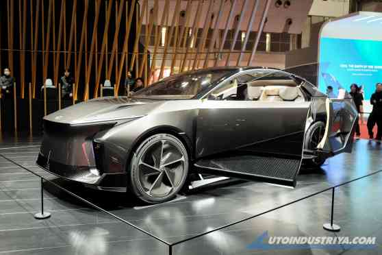Lexus wants to go big on EV SUVs with LF-ZL concept image