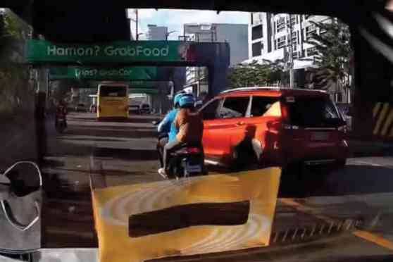 Road rage: LTO suspends DL of driver in Angkas sideswipe image