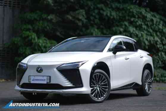 2023 Lexus RZ 450e image