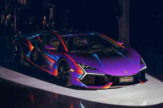 Lamborghini turns Revuelto into a moving art piece image