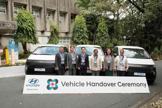 Hyundai PH turns over Staria commuter vehicles to DOST image