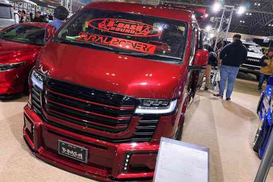 Hiace 300: Japanese tuner does an LC face-swap image