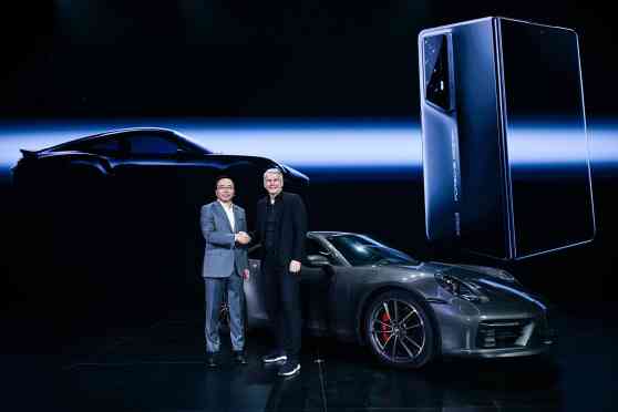 Porsche Design Honor Magic V2 RSR unleashed image