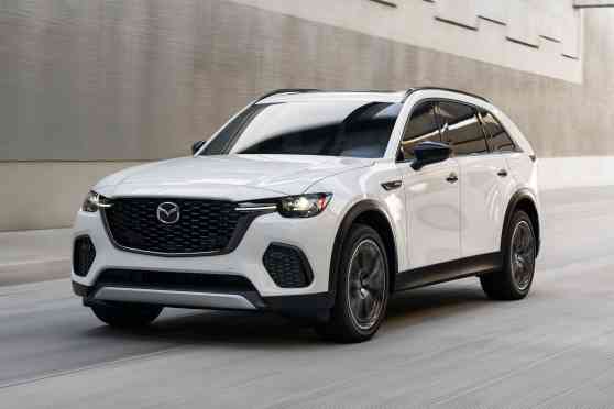 2025 Mazda CX-70 is the CX-90 without a third-row image