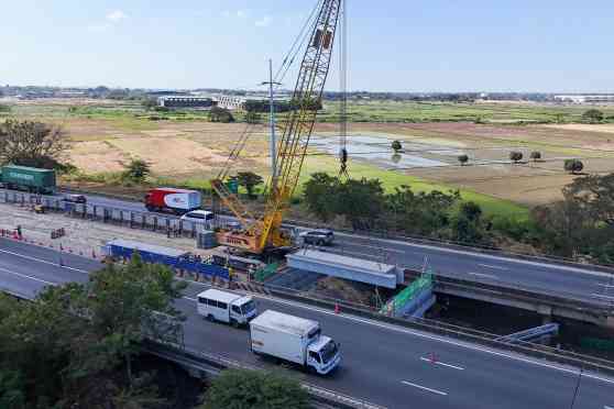 NLEX Candaba 3rd Viaduct construction now at 50% image