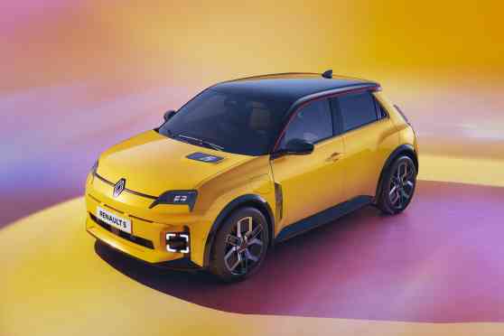 Renault 5 returns as E-Tech EV hatchback image