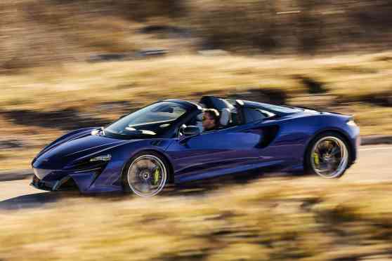 McLaren Artura Spider can crawl from 0-100 km/h in 3 seconds image