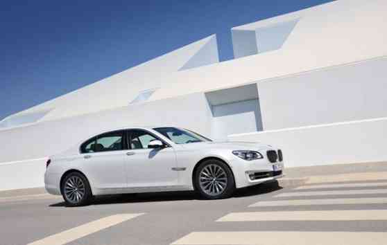 BMW updates 7-Series for 2012 image