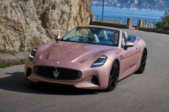 2024 GranCabrio Folgore: Maserati debuts drop top EV image