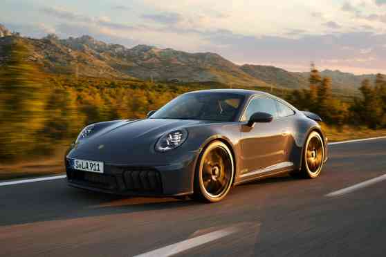 2025 Porsche 911 GTS Hybrid revealed with 541 HP image
