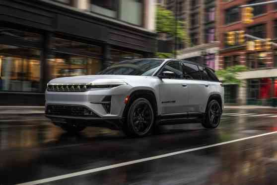 Jeep enters luxury EV 4x4 market with 2025 Wagoneer S image