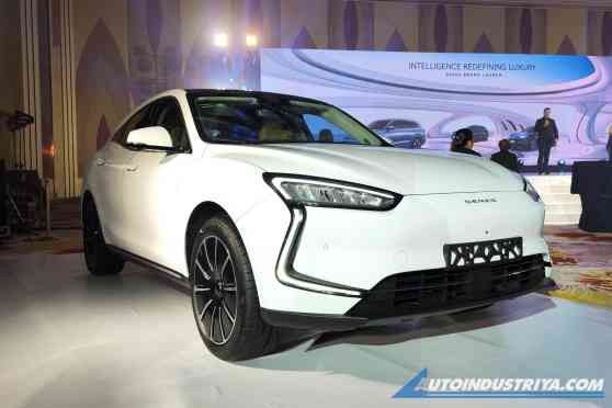 Chinese Luxury: Seres to offer premium EV, range extender lineup in PH image