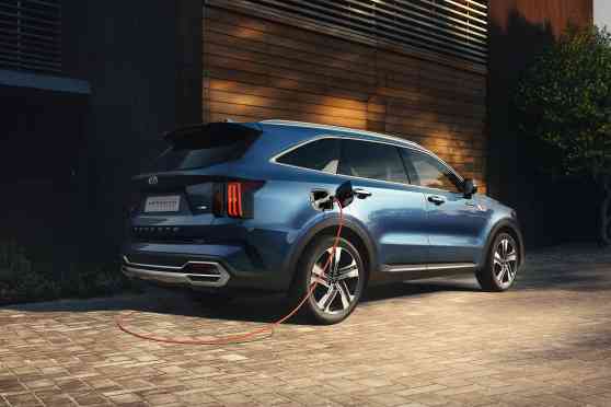 Kia PH wants to launch Sorento PHEV image