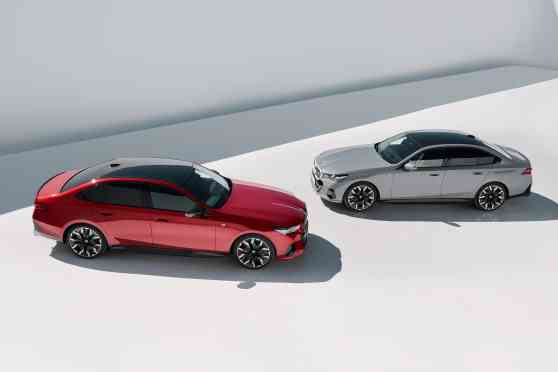 BMW will continue making ICE cars alongside EVs image