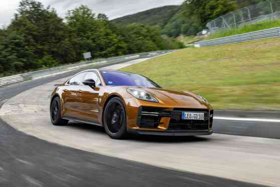 Porsche Panamera breaks N&uuml;rburgring lap record for executive sedans image
