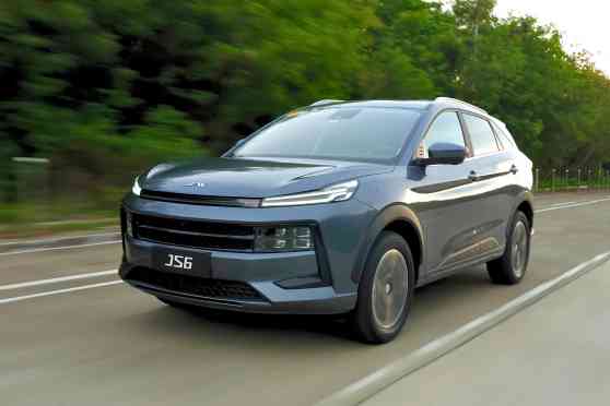 2024 JAC JS6 combine sleek style, high-tech toys, and turbo performance image