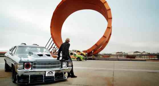 Team Hot Wheels to attempt the world's largest double loop vertical challenge image