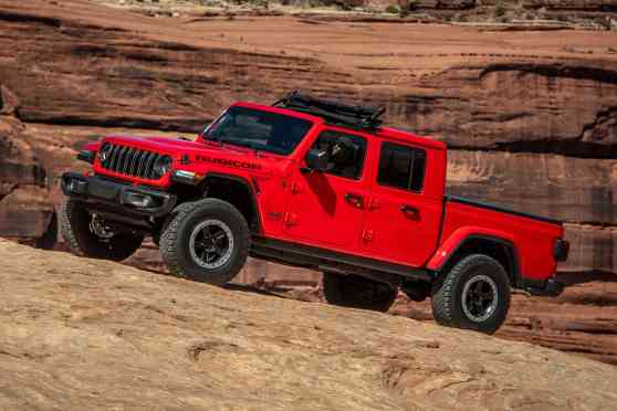 Is Jeep PH bringing back the Gladiator with a 2.0L turbo plug-in hybrid? image