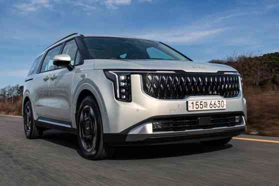 Will Kia PH bring hybrid version of the Carnival? image