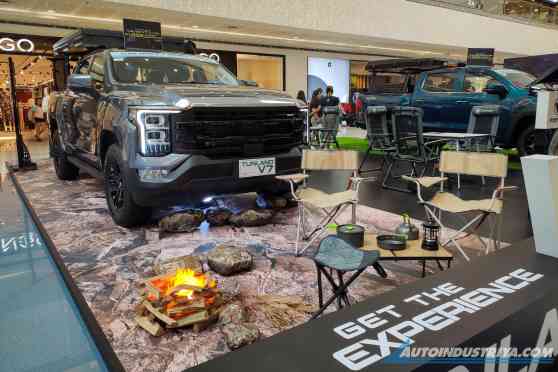 Foton Motor PH takes the Tunland V7, V9 on a mall tour image