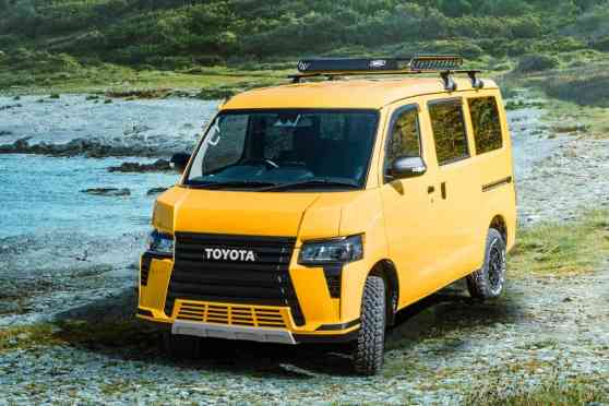 This customized Toyota Lite Ace is ready to go off-road image