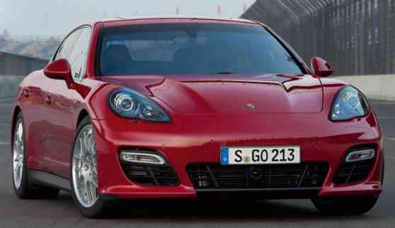 The Porsche Panamera GTS leaves the pits image