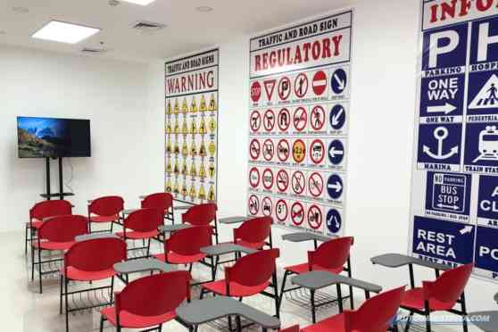 LTO suspends 3 more driving schools for non-appearance service image