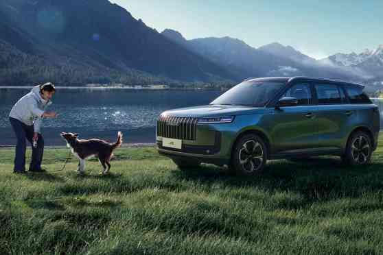 Jaecoo J5 makes global debut as brand&rsquo;s pet-friendly SUV image