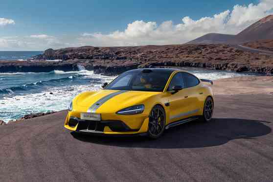 Xiaomi SU7 Ultra EV revealed with 1,548 HP; 0 - 100 km/h in 1.98 seconds image