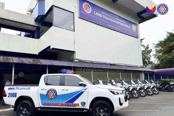 LTO, law enforcers nab fixers next door to LTO HQ image