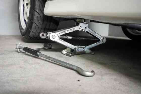 Auto Essentials: The story of the humble car jack image