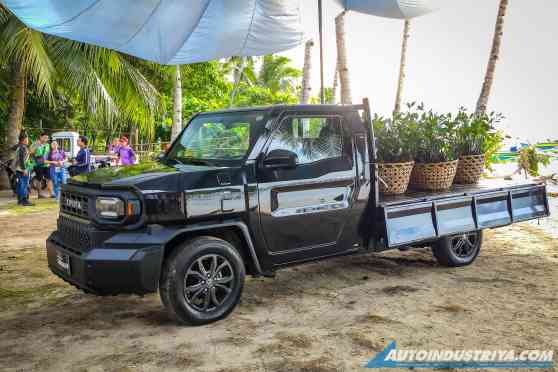 Toyota PH successfully holds National Coastal Cleanup & Mangrove Planting Day image