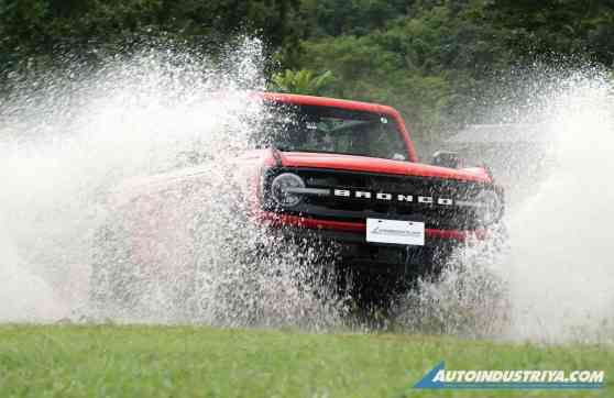 2025 Ford Bronco Outer Banks Sasquatch 2.7L Ecoboost V6 image