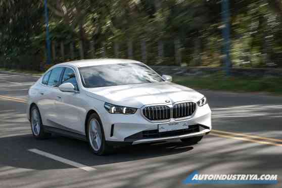 2025 BMW 5 Series 520i image